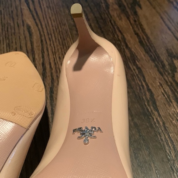 Prada Toe Pointed Patent Leather Heels - Picture 2 of 6